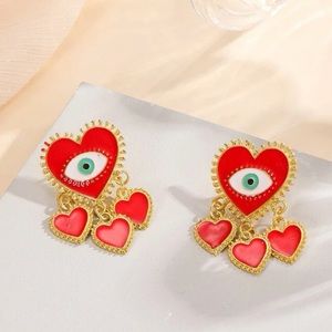 Eye detail heart drop earring ❤️